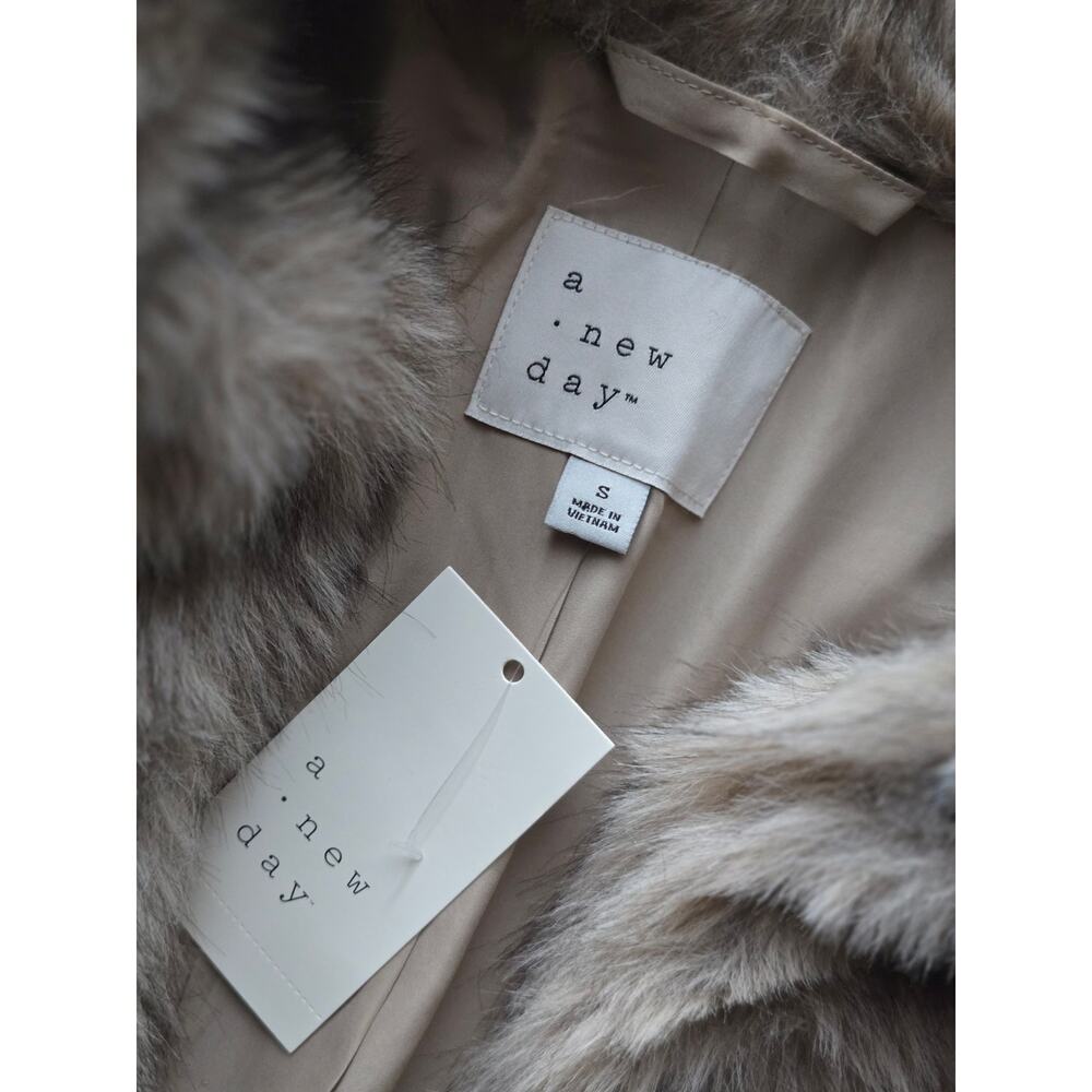 A New Day Faux Fur Open Front Vest Size Small Tan Beige Brown - Picture 9 of 9